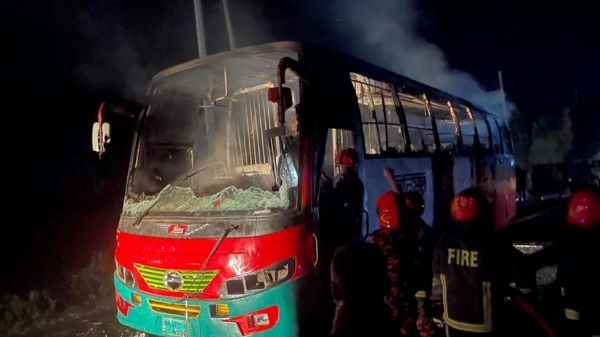 টাঙ্গাইলে বাস চাপায় মোটরসাইকেল আরোহী নিহত, বাসে আগুন 